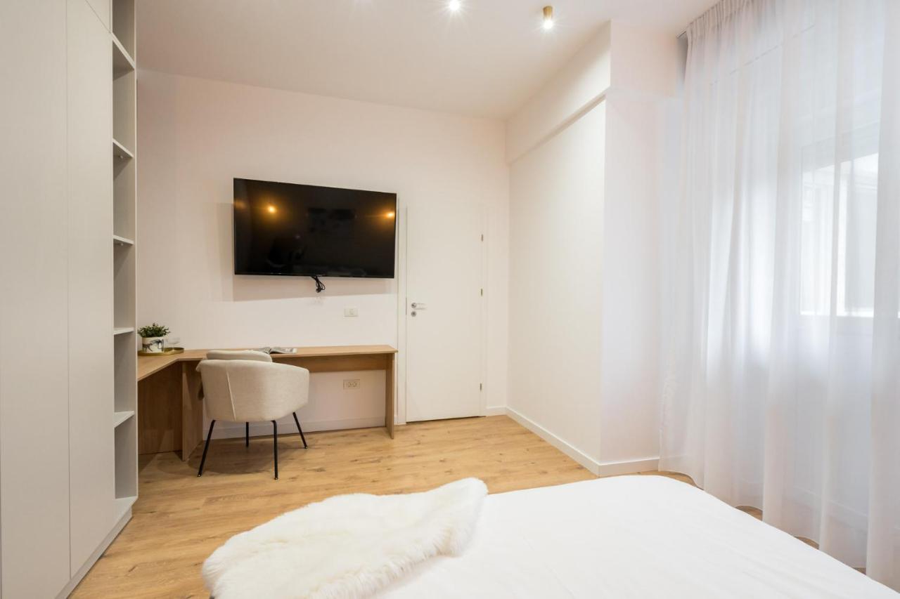 Crystal 3Bdr Apartment In Center Boekarest Buitenkant foto