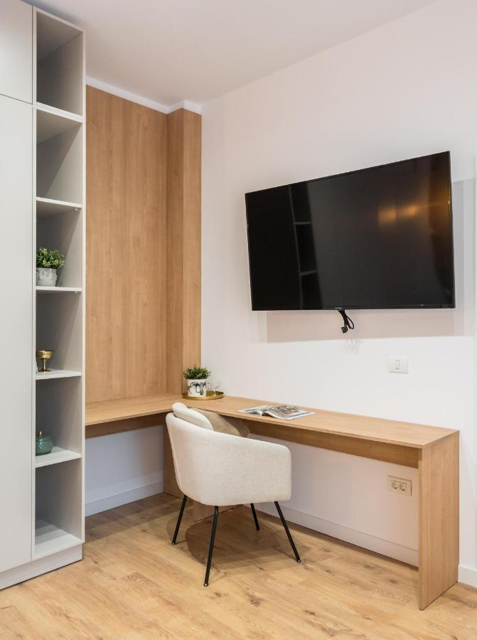 Crystal 3Bdr Apartment In Center Boekarest Buitenkant foto